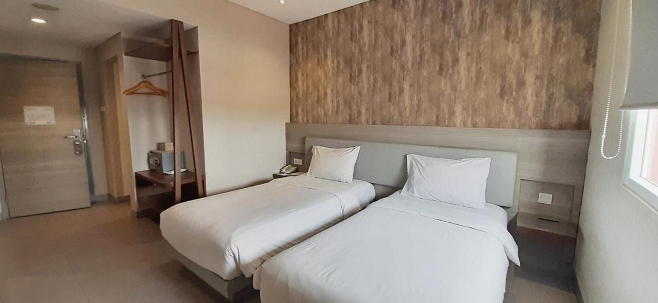 Lynn Hotel Serang Eksteriør bilde