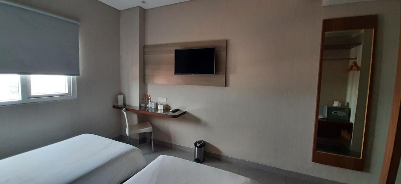 Lynn Hotel Serang Eksteriør bilde